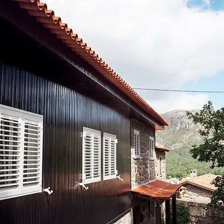 Casa de Férias Casa Do Carvalho By Geres Casas *